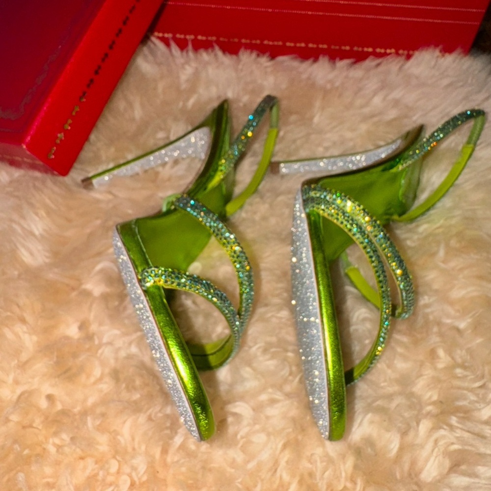 René Caovilla Green Satin Heels – Size 36 (Shimmer Strass)
BRAND NEW